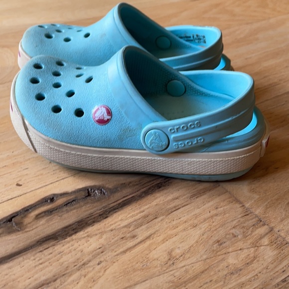 Crocs size 6/7 - Picture 4 of 5